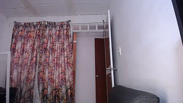 Snapshot of yselahot chatting on 09.29.25 yselahot online show from 09.29.25