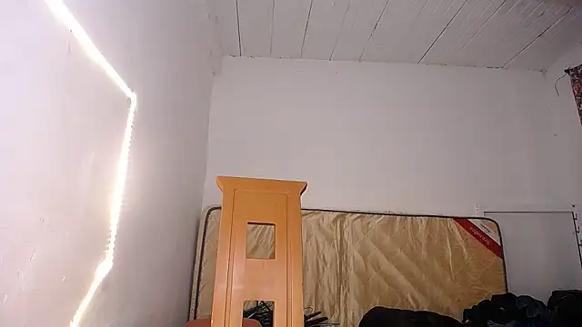 Snapshot of yselahot chatting on 10.20.25 yselahot online show from 10.20.25