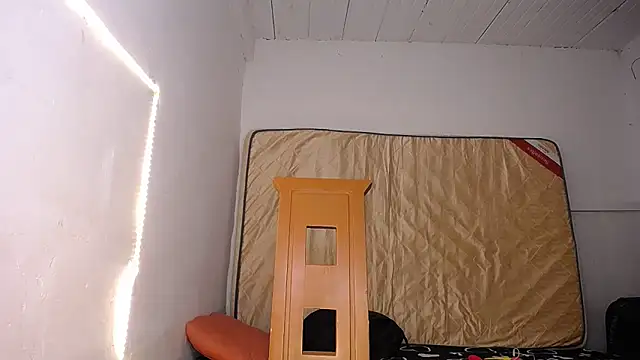 Snapshot of yselahot chatting on 10.25.25 yselahot online show from 10.25.25