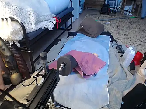 Snapshot of natjuk chatting on 12.19.25 natjuk online show from 12.19.25