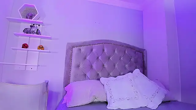 CamileHolmes online show from 03.06.25