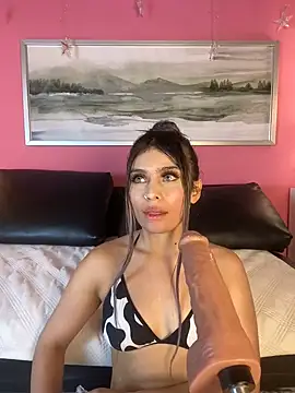 Tiffanysurez  online show from 03.05.25