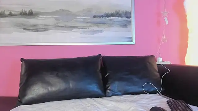 Tiffanysurez  online show from 10.08.25