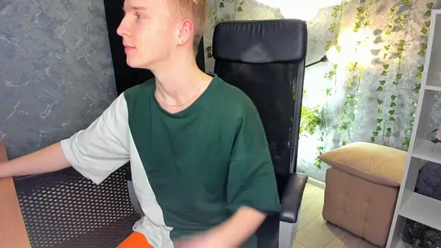 AlexxSweet online show from 12.20.24