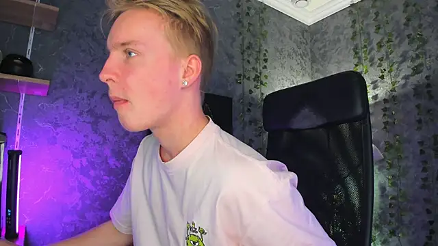 AlexxSweet online show from 10.18.25