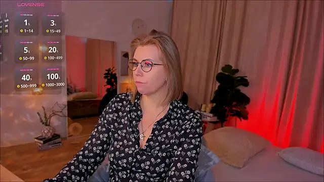 Annie Light online show from 04.09.26