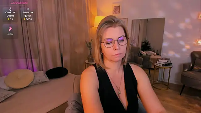 Annie Light online show from 04.16.26