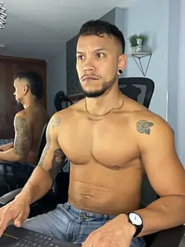 ARON TAYLER01 online show from 03.18.25