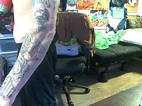 Snapshot of CloudDadddyyy420 chatting on 01.31.25 CloudDadddyyy420 online show from 01.31.25