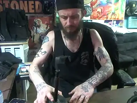 Snapshot of CloudDadddyyy420 chatting on 02.13.25 CloudDadddyyy420 online show from 02.13.25