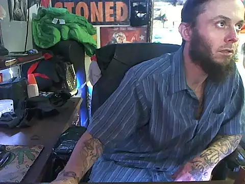 Snapshot of CloudDadddyyy420 chatting on 03.17.25 CloudDadddyyy420 online show from 03.17.25