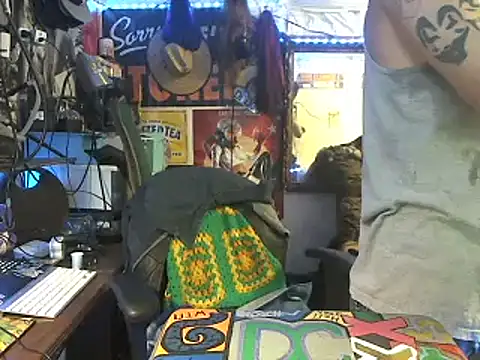 Snapshot of CloudDadddyyy420 chatting on 09.10.25 CloudDadddyyy420 online show from 09.10.25