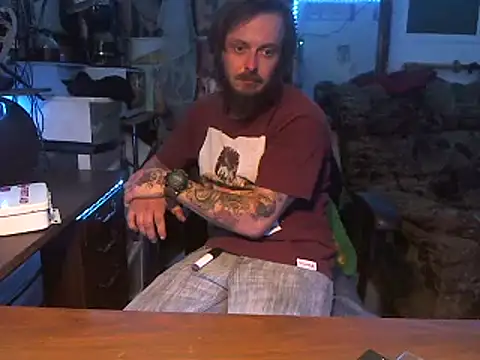 Snapshot of CloudDadddyyy420 chatting on 09.13.25 CloudDadddyyy420 online show from 09.13.25