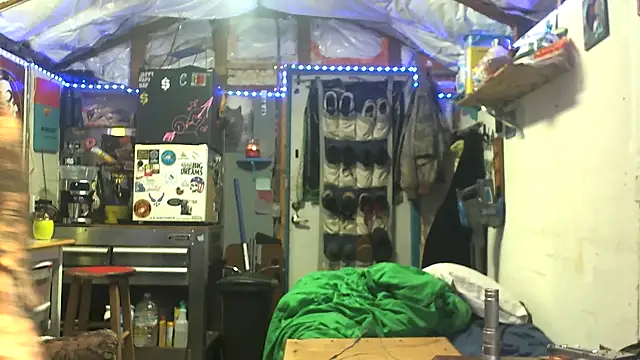 Snapshot of CloudDadddyyy420 chatting on 09.18.25 CloudDadddyyy420 online show from 09.18.25