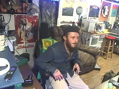 Snapshot of CloudDadddyyy420 chatting on 09.21.25 CloudDadddyyy420 online show from 09.21.25