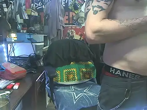 Snapshot of CloudDadddyyy420 chatting on 09.23.25 CloudDadddyyy420 online show from 09.23.25