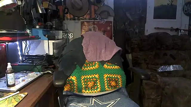 Snapshot of CloudDadddyyy420 chatting on 09.23.25 CloudDadddyyy420 online show from 09.23.25