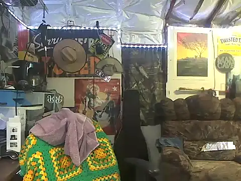 Snapshot of CloudDadddyyy420 chatting on 09.26.25 CloudDadddyyy420 online show from 09.26.25