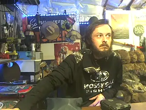 Snapshot of CloudDadddyyy420 chatting on 10.17.25 CloudDadddyyy420 online show from 10.17.25