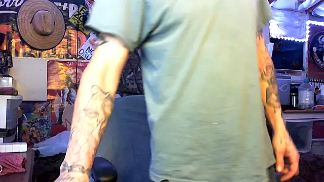 Snapshot of CloudDadddyyy420 chatting on 10.24.25 CloudDadddyyy420 online show from 10.24.25