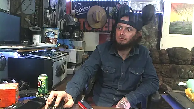 Snapshot of CloudDadddyyy420 chatting on 10.28.25 CloudDadddyyy420 online show from 10.28.25