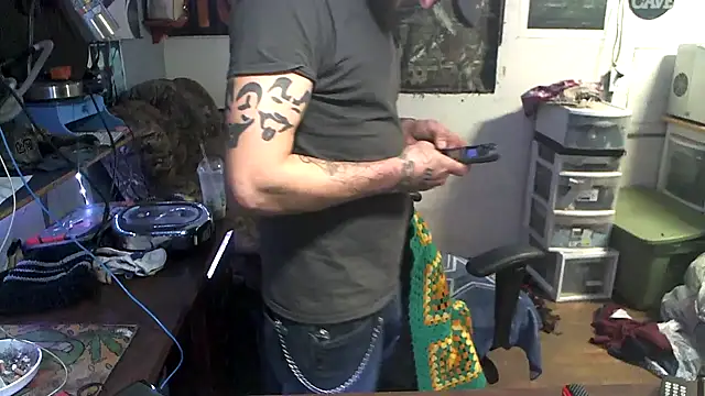 Snapshot of CloudDadddyyy420 chatting on 11.13.25 CloudDadddyyy420 online show from 11.13.25