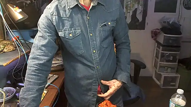 Snapshot of CloudDadddyyy420 chatting on 11.17.25 CloudDadddyyy420 online show from 11.17.25