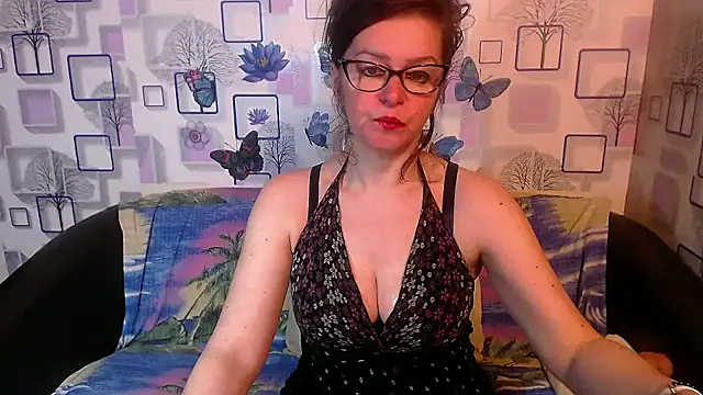 Snapshot of milfsexy chatting on 02.14.26 milfsexy online show from 02.14.26