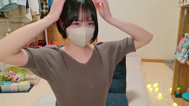 Snapshot of HIKARI_x0 chatting on 12.27.24 HIKARI x0 online show from 12.27.24