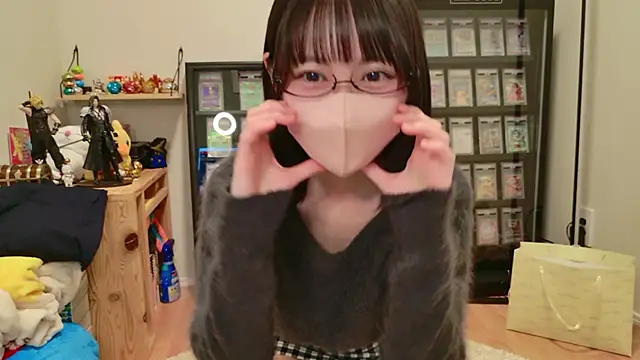 Snapshot of HIKARI_x0 chatting on 10.28.25 HIKARI x0 online show from 10.28.25