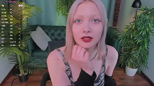 Snapshot of _Rude_Girl_ chatting on 01.28.25 Rude Girl online show from 01.28.25