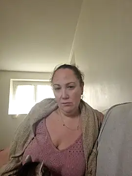 Wisie Cutie online show from 12.14.24