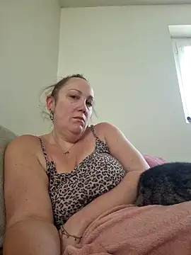 Wisie Cutie online show from 03.13.25