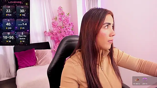 KAROLIVONNE online show from 04.11.26