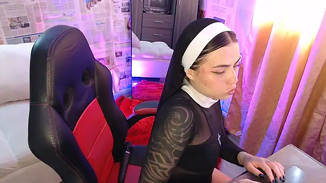 Snapshot of i_am_nina_ chatting on 10.21.25 i am nina online show from 10.21.25