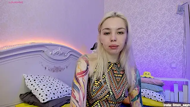 LillyMoure  online show from 01.20.25