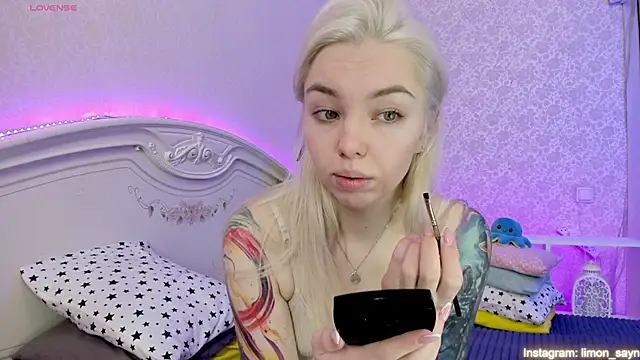 LillyMoure  online show from 02.16.25