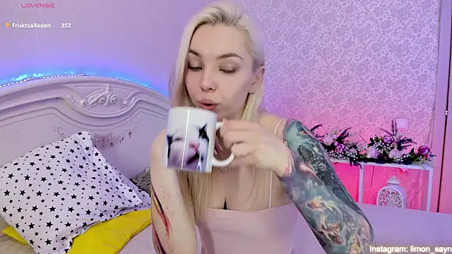 LillyMoure  online show from 03.09.25