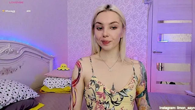 LillyMoure  online show from 03.19.25