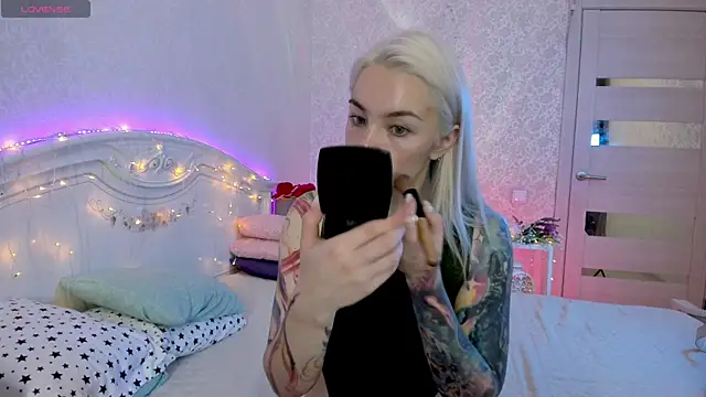 LillyMoure  online show from 09.19.25