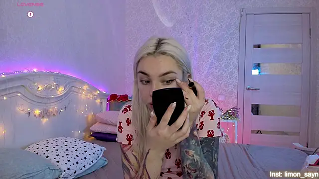 LillyMoure  online show from 10.09.25