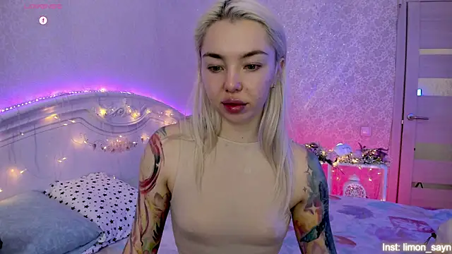 LillyMoure  online show from 11.11.25