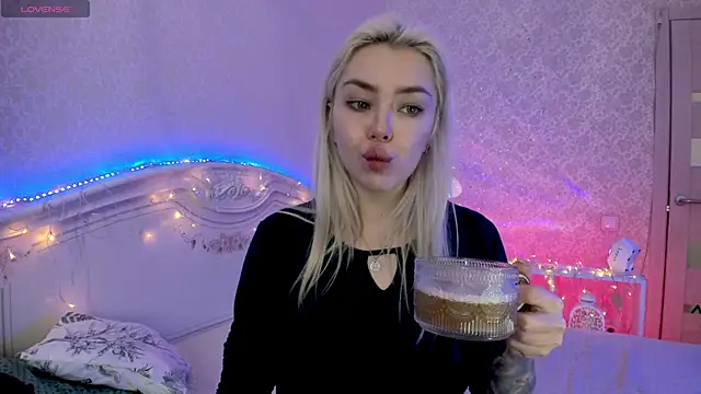 LillyMoure  online show from 01.15.26