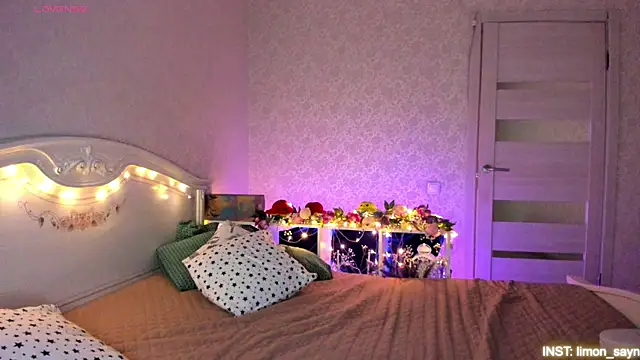 LillyMoure  online show from 04.18.26