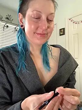 MissCumberdale online show from 12.19.24