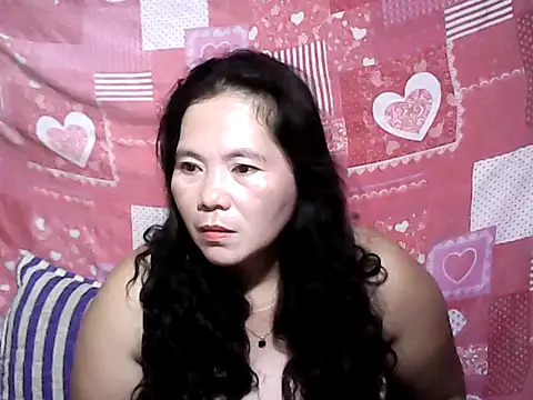 Snapshot of Cutehornywetmom chatting on 06.07.26 Cutehornywetmom online show from 06.07.26