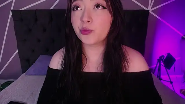 Snapshot of Miss_Loise chatting on 03.19.25 Miss Loise online show from 03.19.25