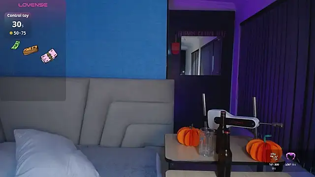 Snapshot of Miss_Loise chatting on 09.28.25 Miss Loise online show from 09.28.25