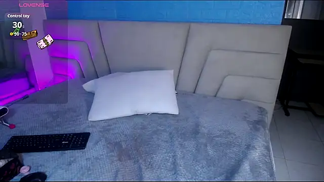 Snapshot of Miss_Loise chatting on 10.03.25 Miss Loise online show from 10.03.25