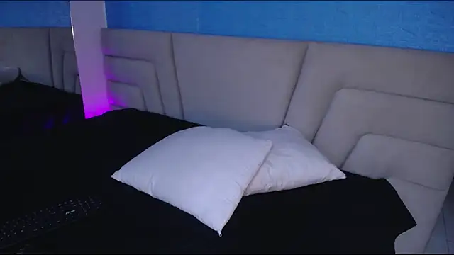 Snapshot of Miss_Loise chatting on 10.07.25 Miss Loise online show from 10.07.25